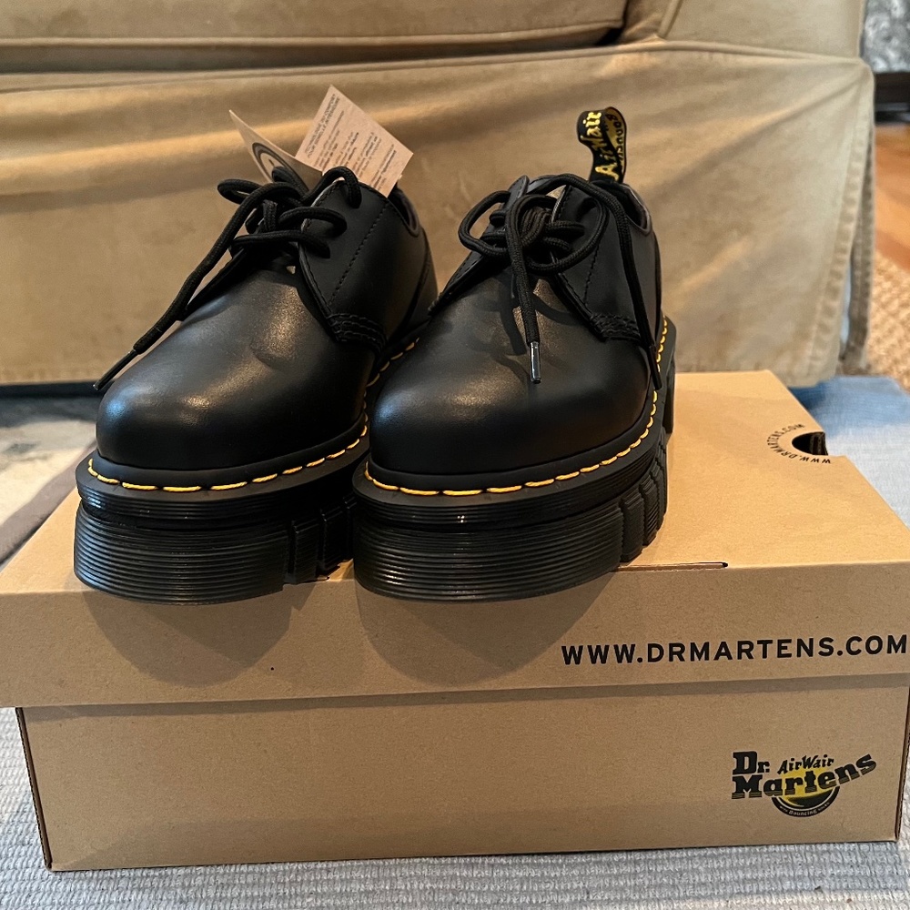 Dr. Marten Audrick 3-Eye Shoe - size 6 US
